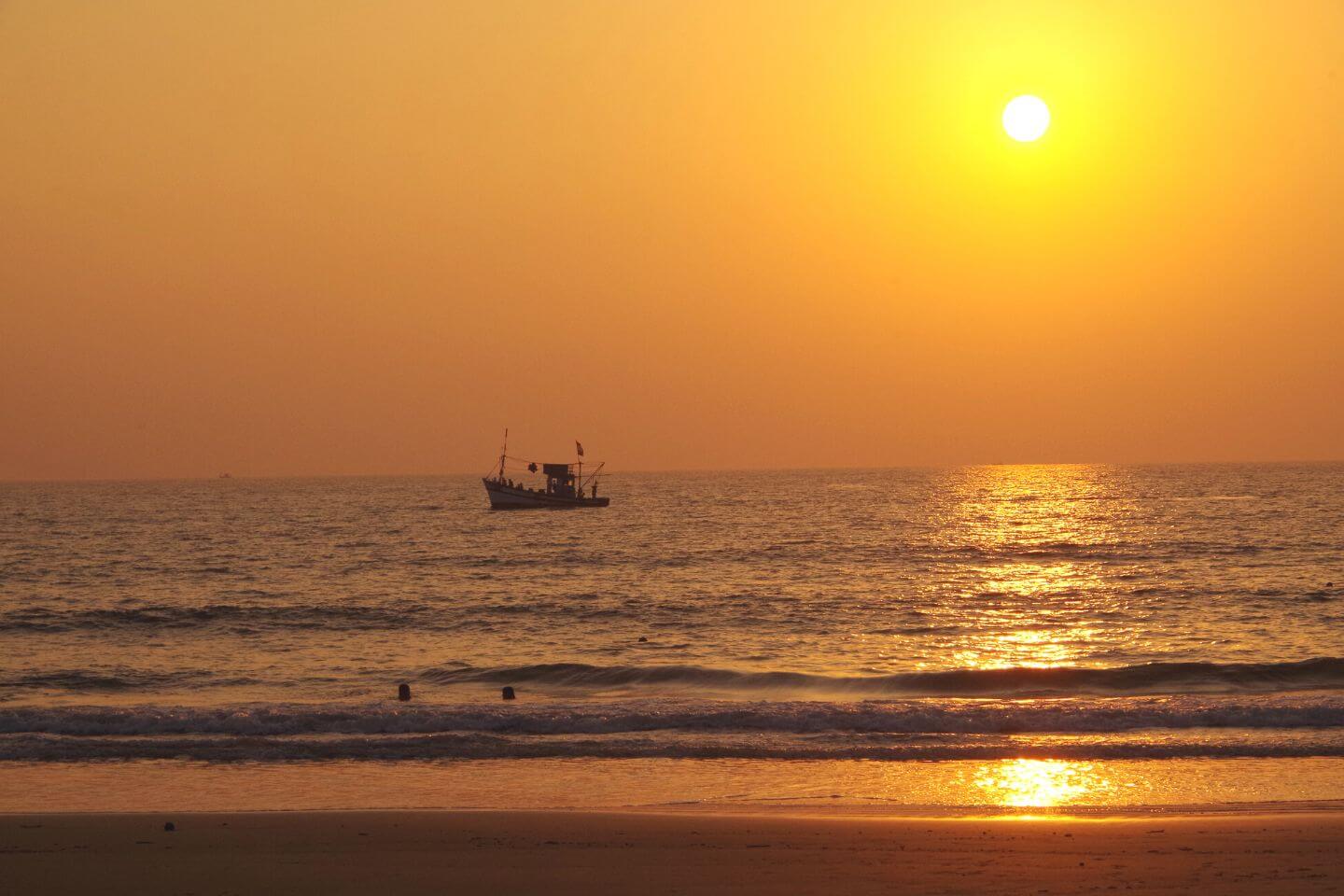Mobor Beach Goa, India (Location, Activities, Night Life, Images, Facts & Things to do) 